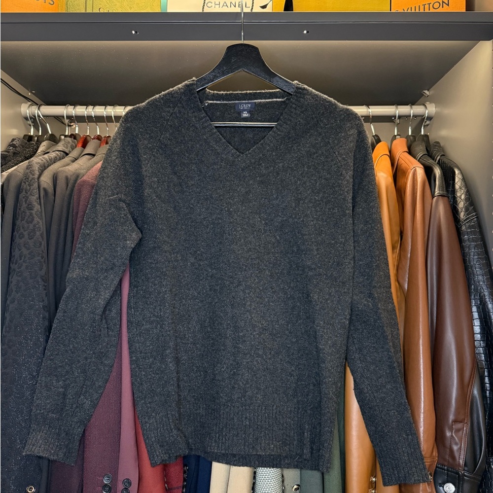 Men’s J.Crew V-Neck 100% Lambswool Sweater in Dark Heather Grey